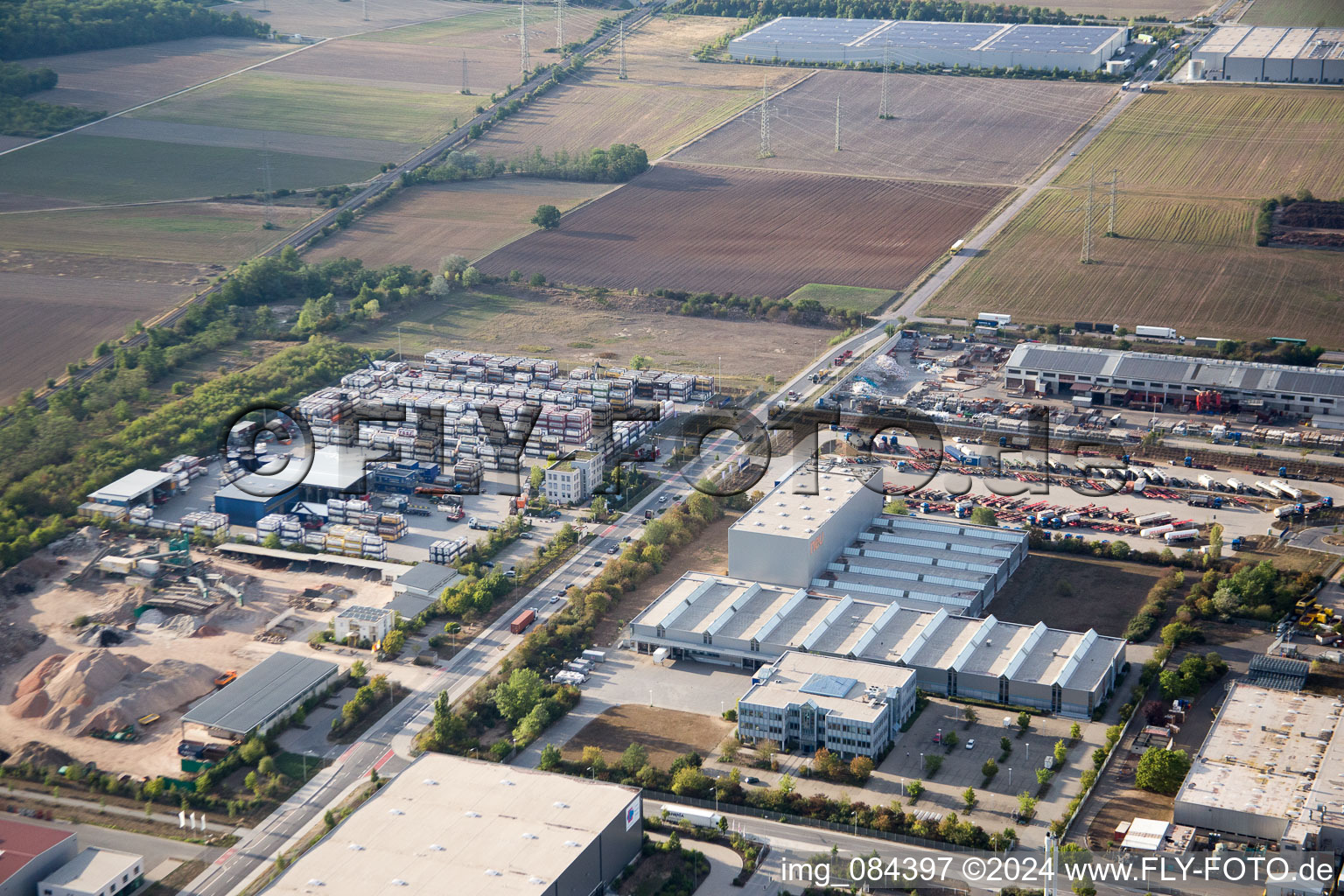 Photographie aérienne de Zone industrielle Im Langgewan, société de transport Kube & Kubenz à Worms dans le département Rhénanie-Palatinat, Allemagne