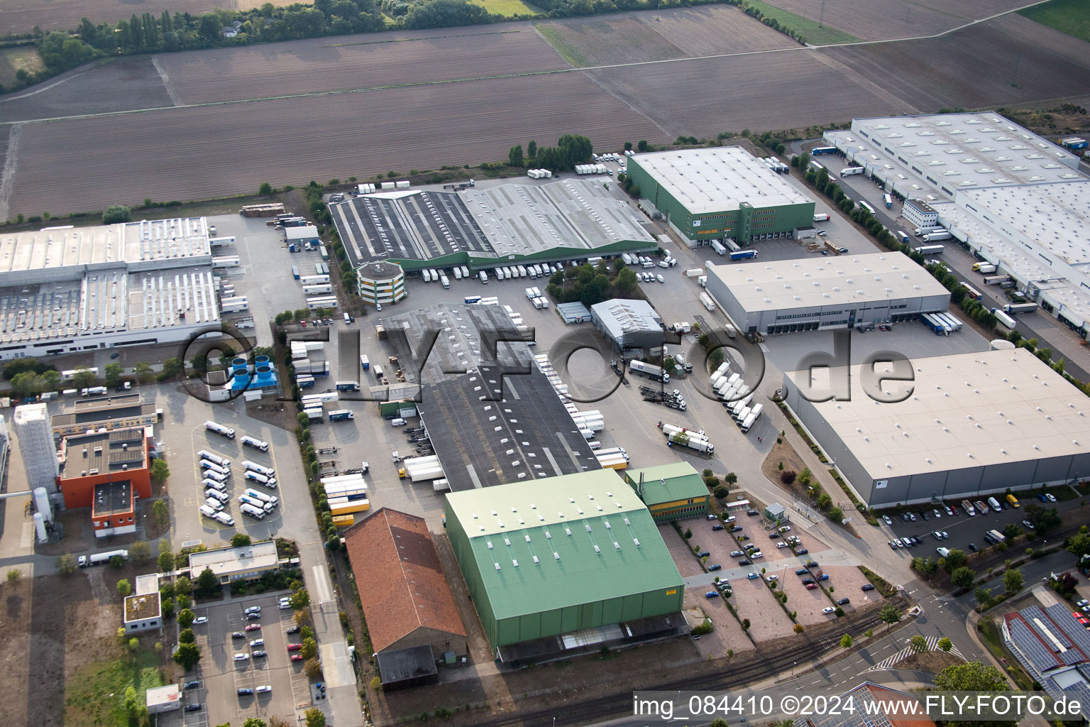 Vue aérienne de Zone industrielle nord du Rhin à le quartier Rheindürkheim in Worms dans le département Rhénanie-Palatinat, Allemagne