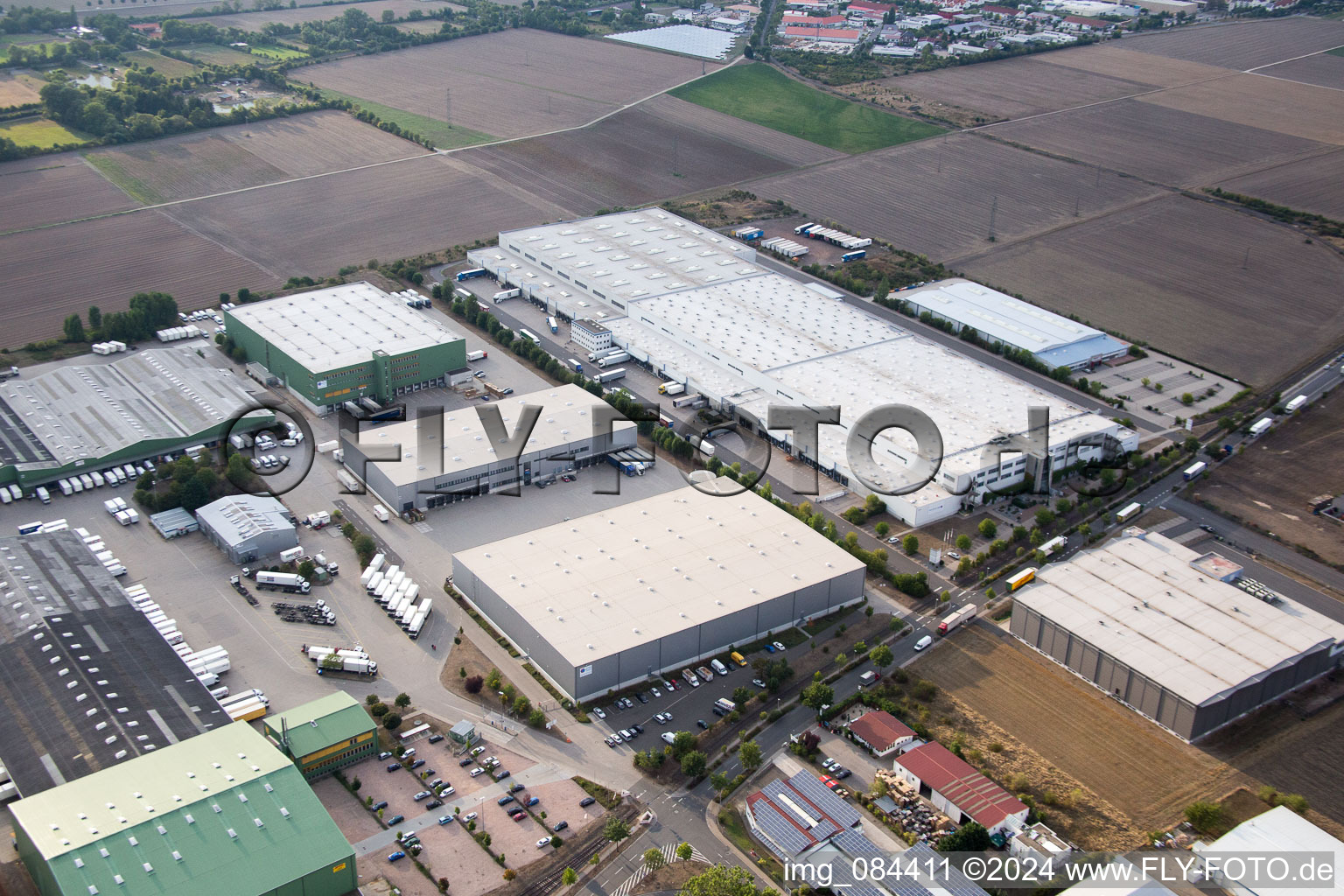 Vue aérienne de Zone industrielle nord du Rhin à le quartier Rheindürkheim in Worms dans le département Rhénanie-Palatinat, Allemagne