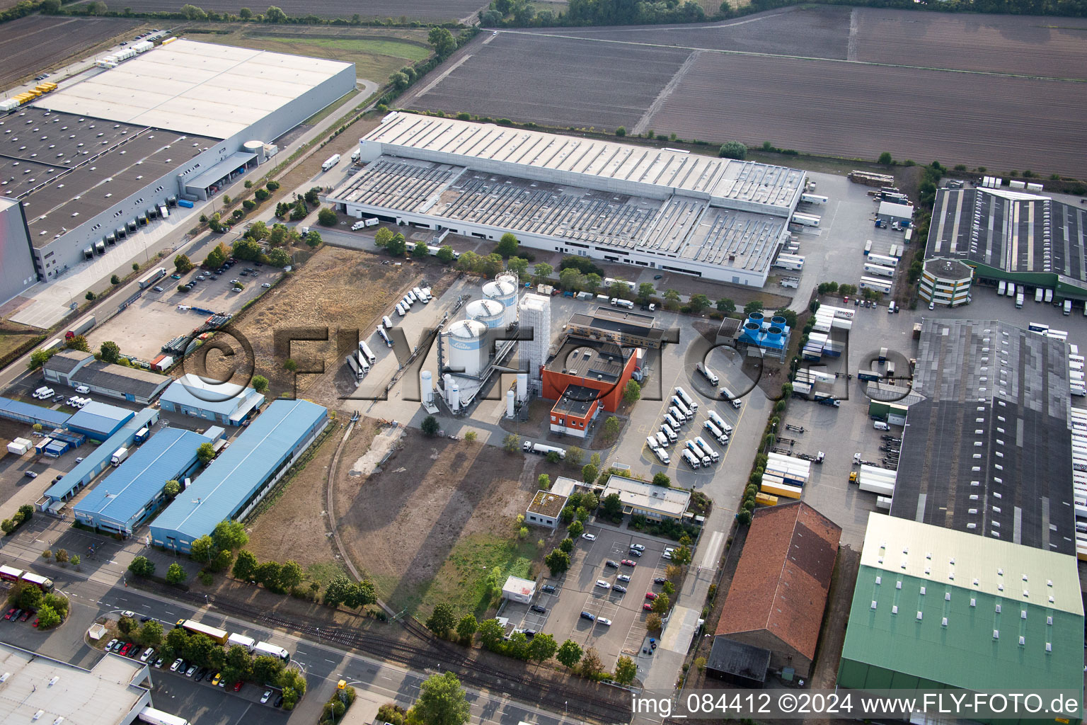 Photographie aérienne de Zone industrielle nord du Rhin à le quartier Rheindürkheim in Worms dans le département Rhénanie-Palatinat, Allemagne