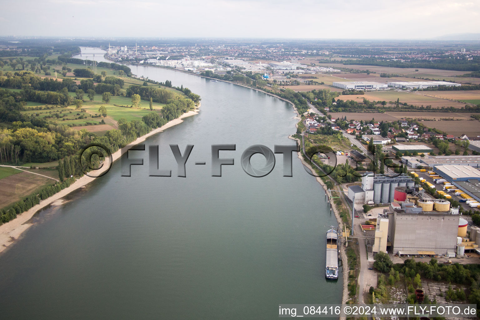 Quartier Rheindürkheim in Worms dans le département Rhénanie-Palatinat, Allemagne vue d'en haut