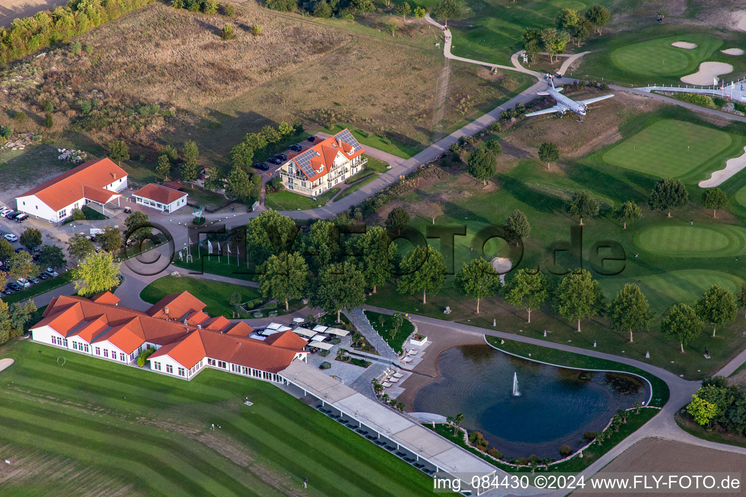 Enregistrement par drone de Domaine du golf Golfpark Biblis-Wattenheim *****GOLF absolu à Wattenheim à le quartier Nordheim in Biblis dans le département Hesse, Allemagne