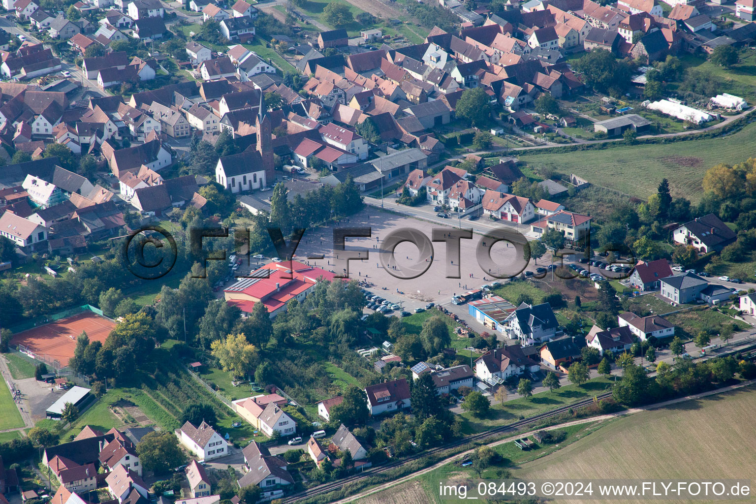 Vue aérienne de Terrain de sport à le quartier Drusweiler in Kapellen-Drusweiler dans le département Rhénanie-Palatinat, Allemagne