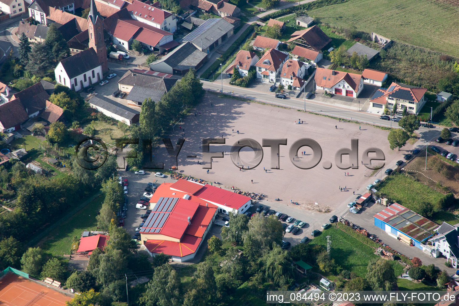 Vue aérienne de Champ de foire à le quartier Drusweiler in Kapellen-Drusweiler dans le département Rhénanie-Palatinat, Allemagne