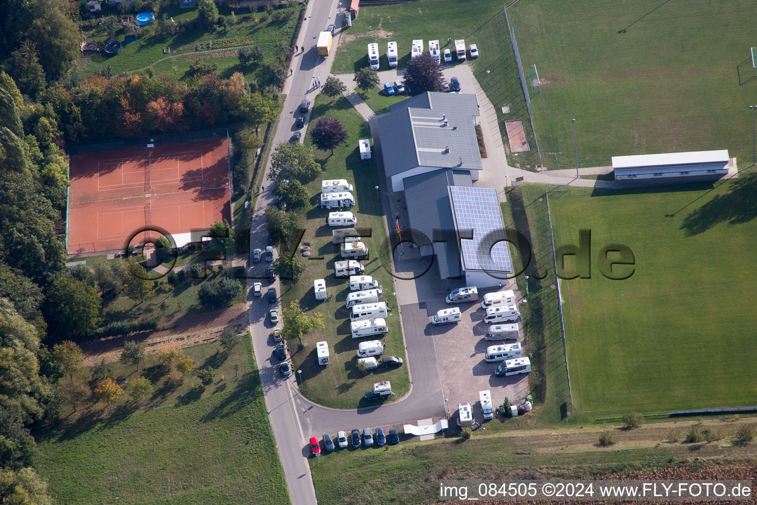 Dierbach dans le département Rhénanie-Palatinat, Allemagne du point de vue du drone