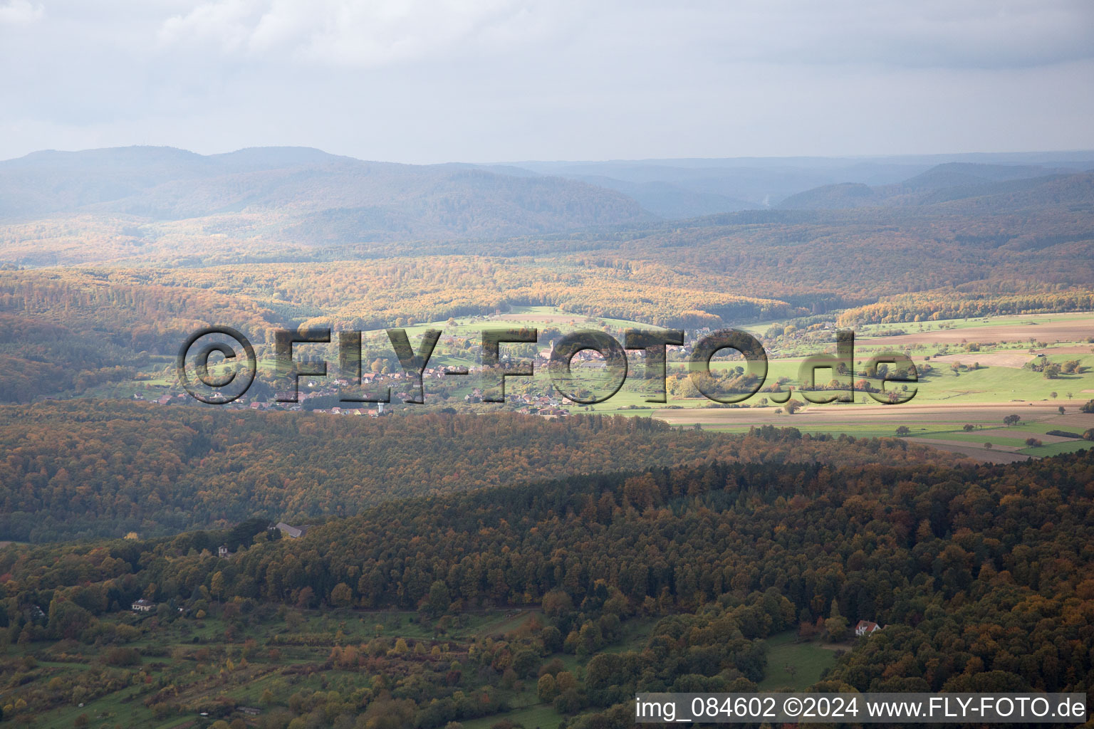 Vue aérienne de Langensoultzbach dans le département Bas Rhin, France