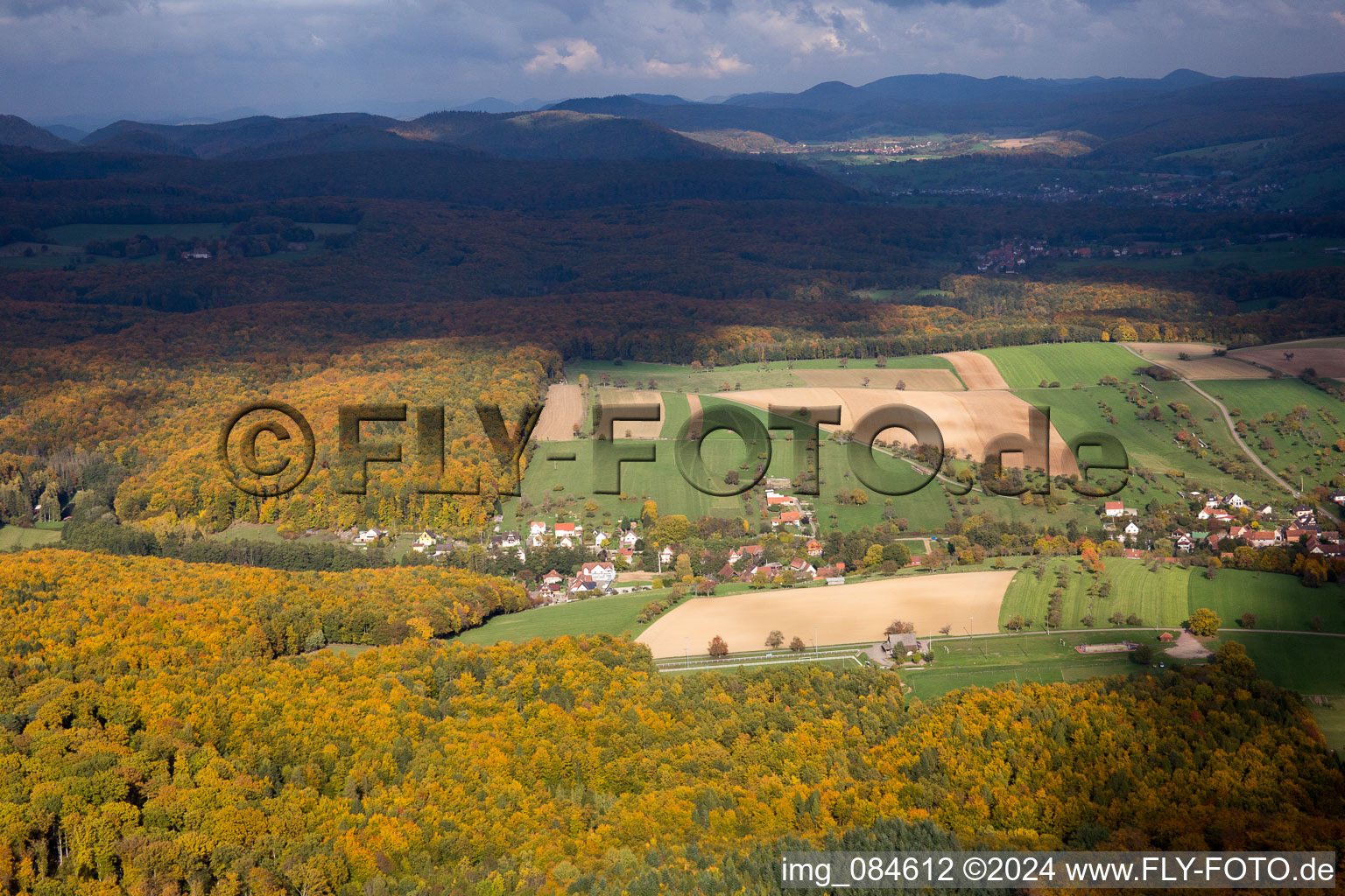 Vue oblique de Frœschwiller dans le département Bas Rhin, France