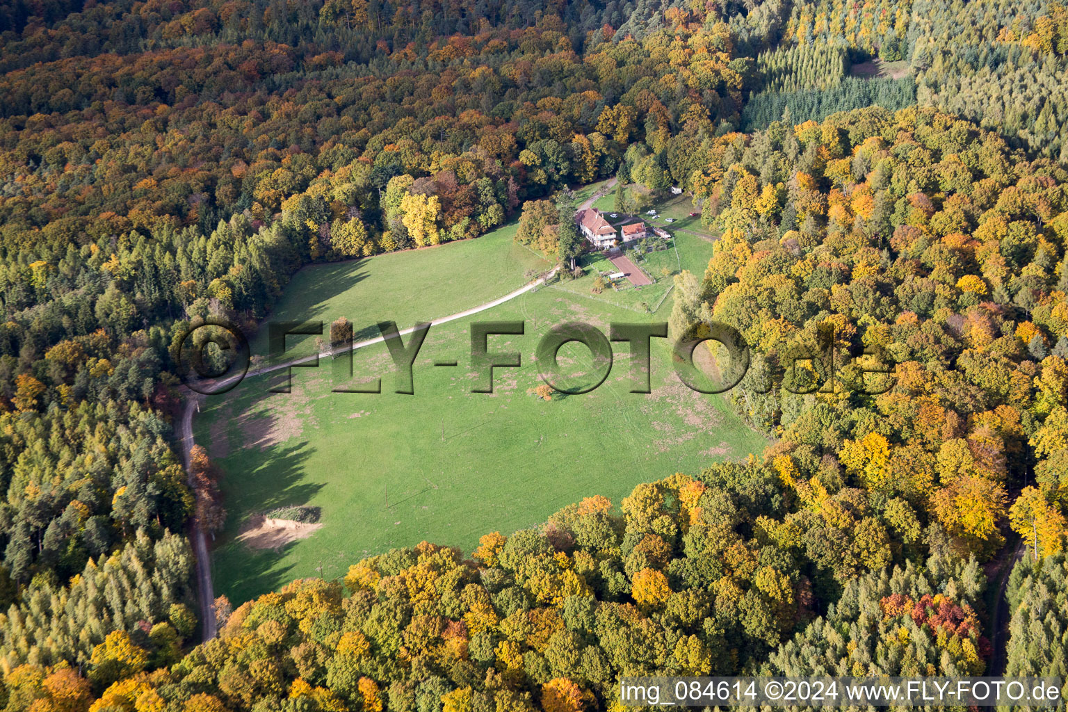 Vue aérienne de Nehwiller-près-Wœrth dans le département Bas Rhin, France