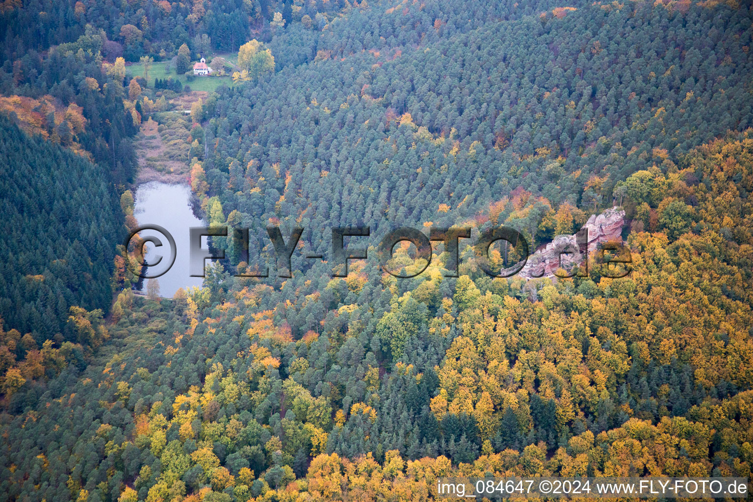 Windstein dans le département Bas Rhin, France du point de vue du drone