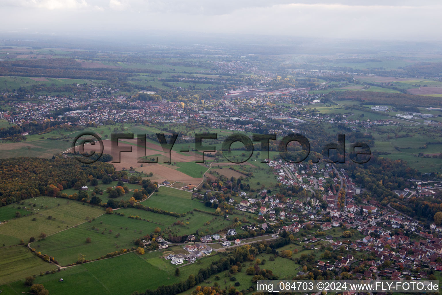 Vue aérienne de Niederbronn-les-Bains dans le département Bas Rhin, France