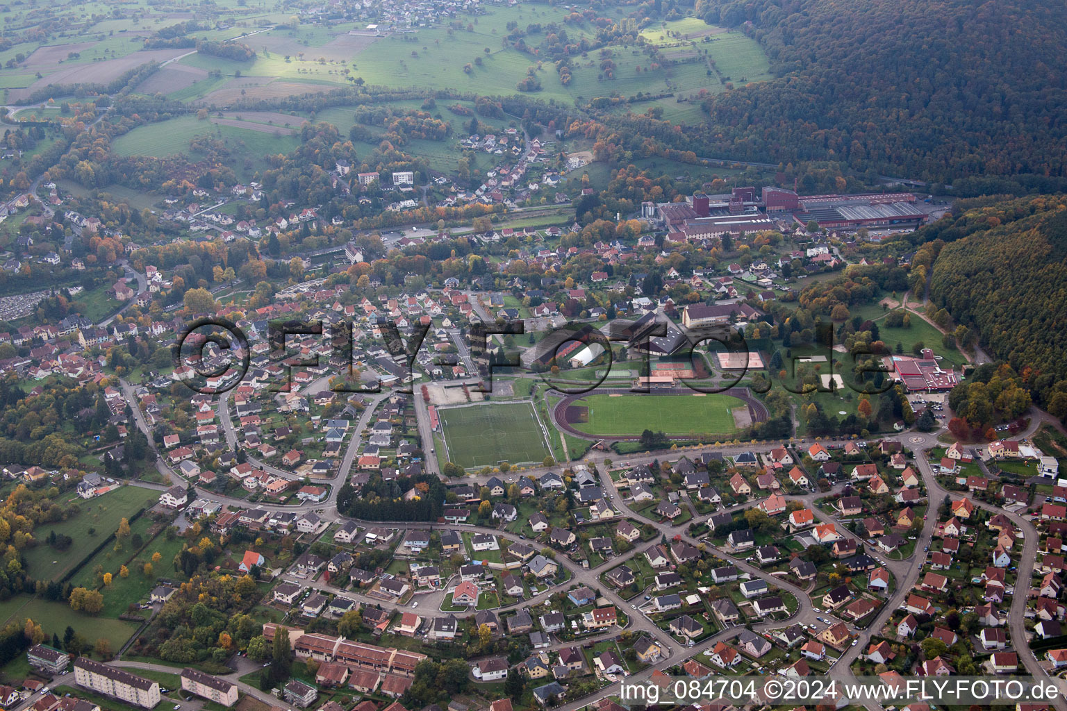 Vue aérienne de Niederbronn-les-Bains dans le département Bas Rhin, France