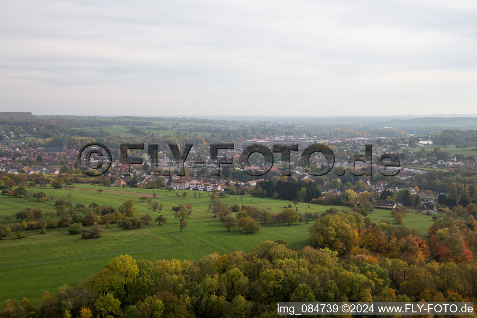 Niederbronn-les-Bains dans le département Bas Rhin, France du point de vue du drone