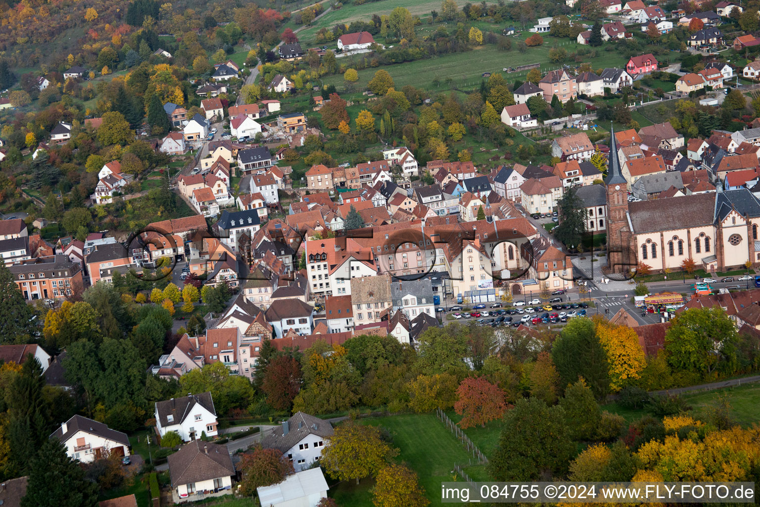 Niederbronn-les-Bains dans le département Bas Rhin, France vu d'un drone