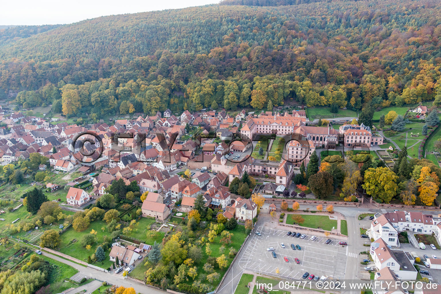 Vue aérienne de Complexe immobilier du monastère Oberbronn à Oberbronn dans le département Bas Rhin, France