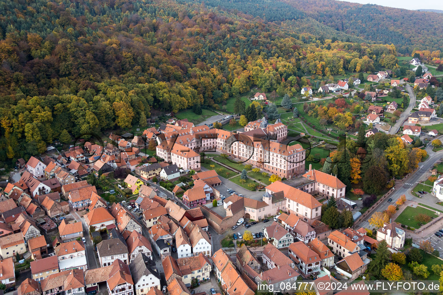 Vue aérienne de Complexe immobilier du monastère Oberbronn à Oberbronn dans le département Bas Rhin, France