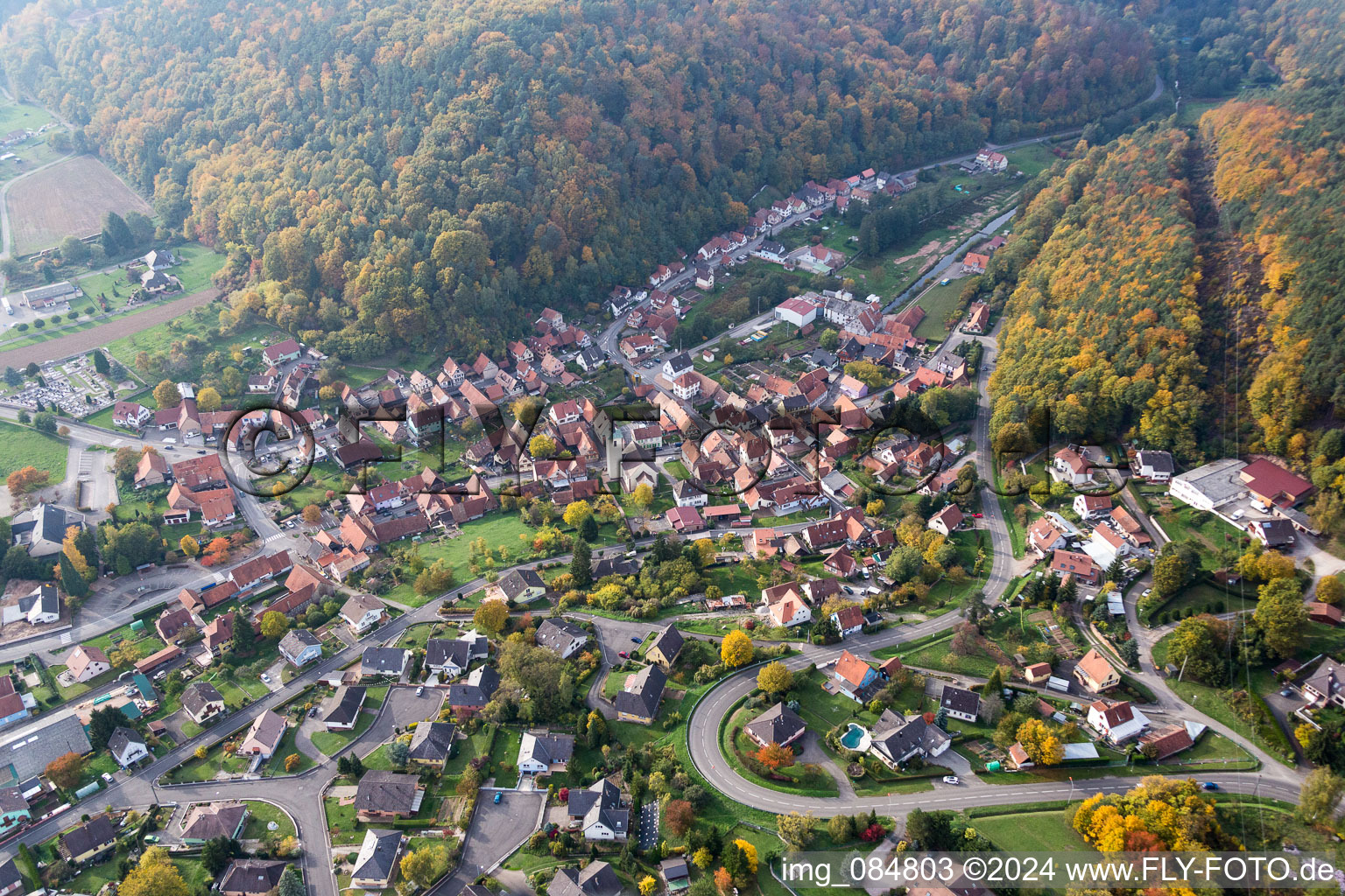 Vue aérienne de Champs agricoles et surfaces utilisables à Rothbach dans le département Bas Rhin, France