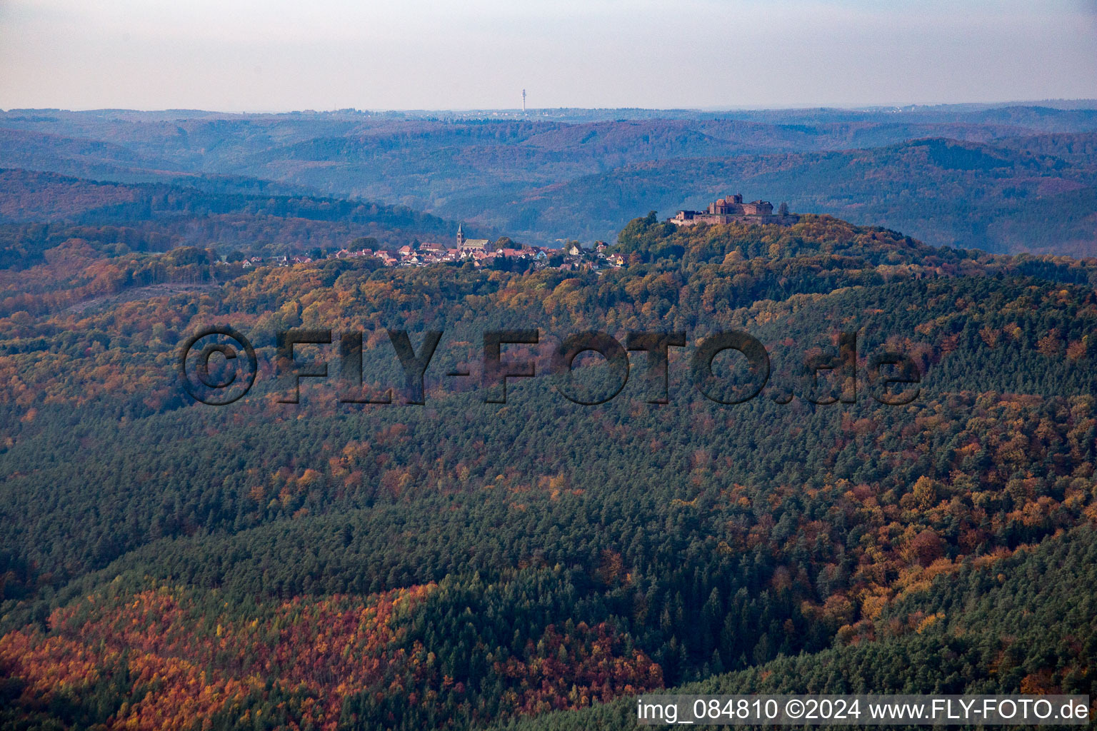 Vue aérienne de Lichtenberg dans le département Bas Rhin, France