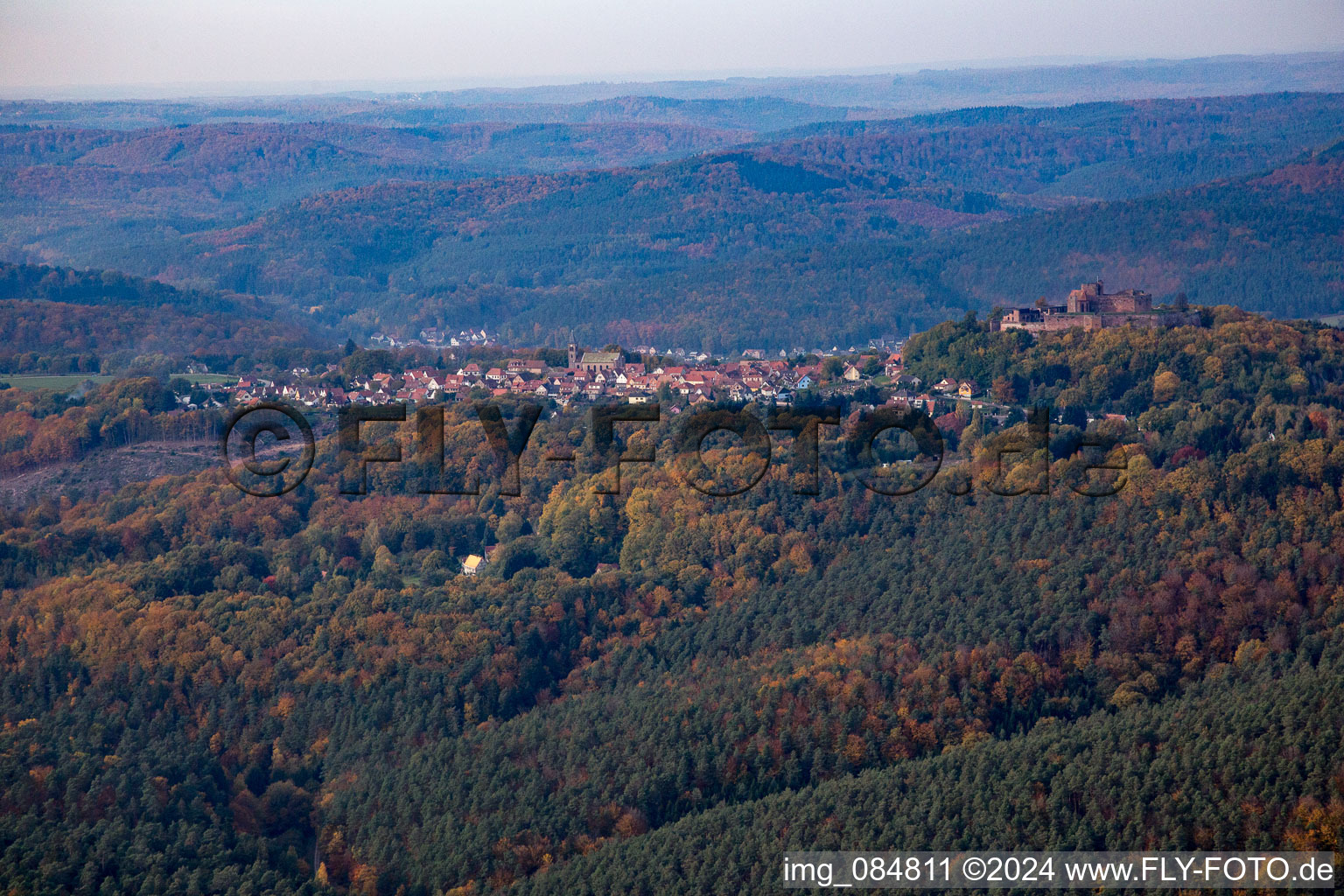 Vue aérienne de Lichtenberg dans le département Bas Rhin, France