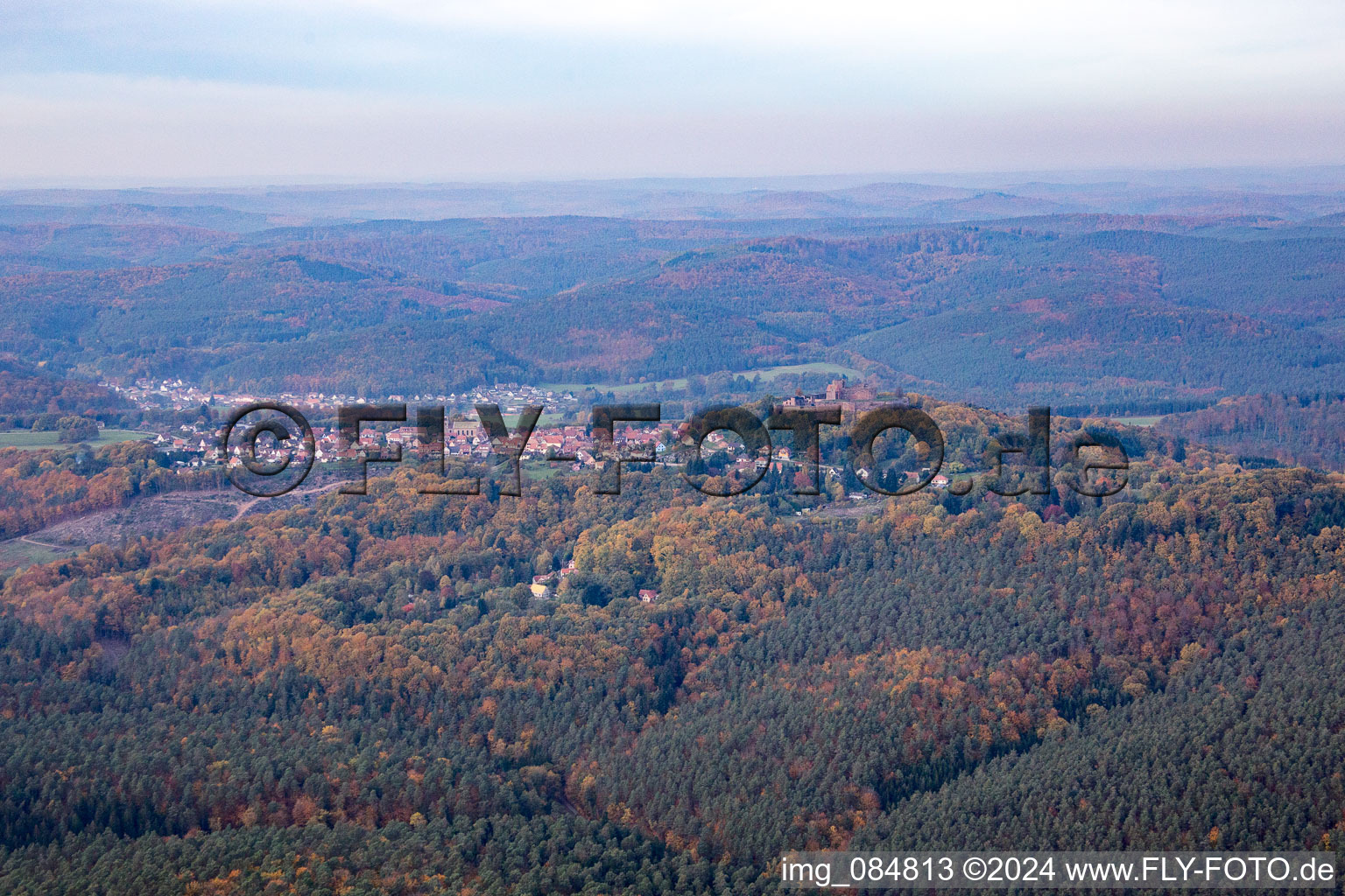 Vue oblique de Lichtenberg dans le département Bas Rhin, France