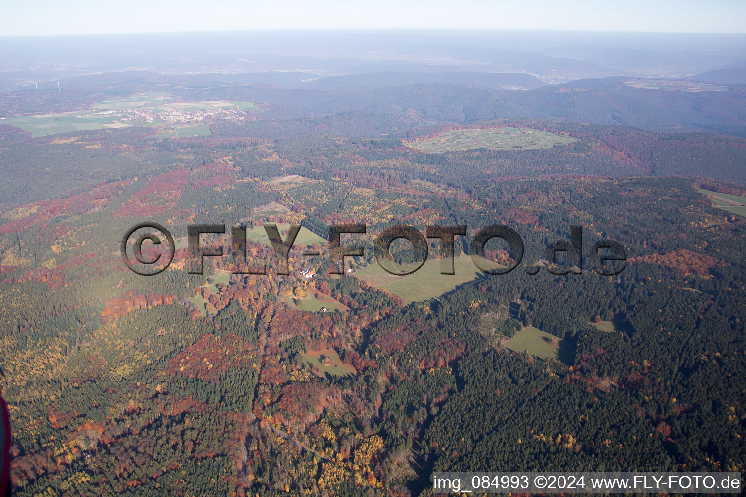 Vue aérienne de Ernsbach dans le département Hesse, Allemagne