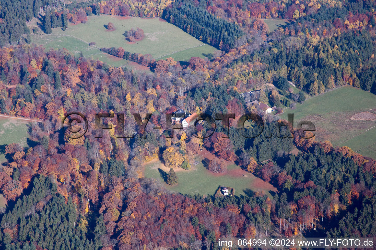 Vue aérienne de Ernsbach dans le département Hesse, Allemagne