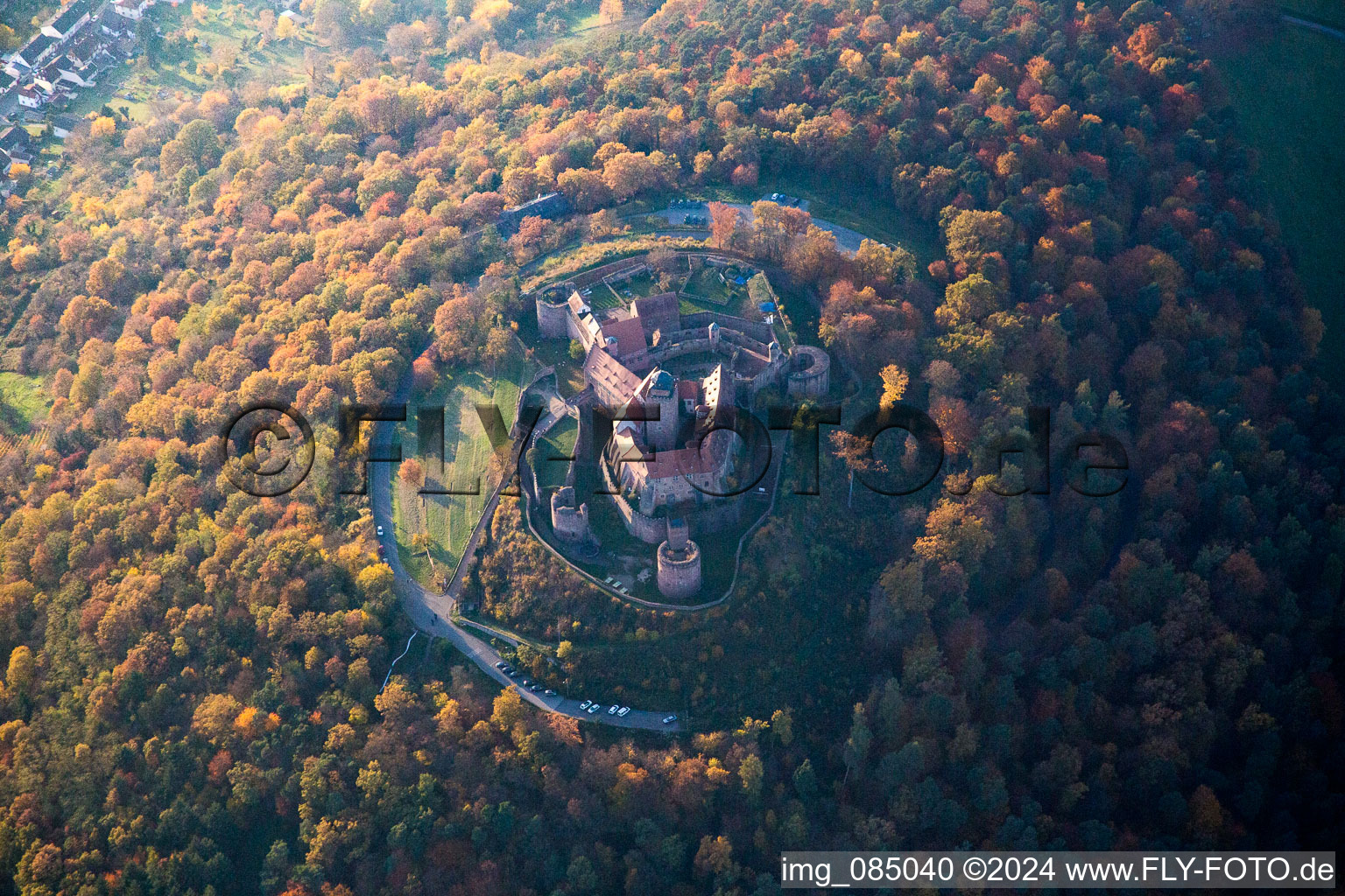 Vue aérienne de Château Breuberg à Breuberg dans le département Hesse, Allemagne