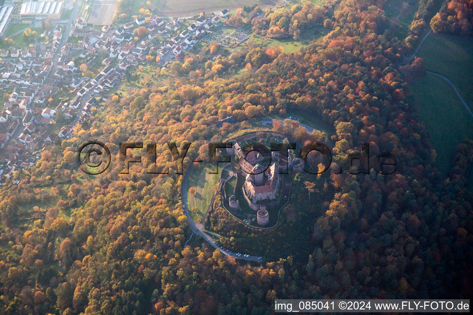 Vue aérienne de Château Breuberg à Breuberg dans le département Hesse, Allemagne