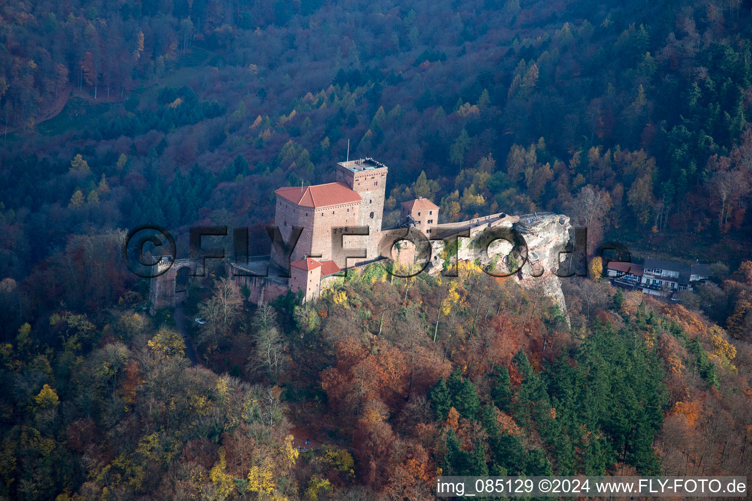 Château de Trifels à Annweiler am Trifels dans le département Rhénanie-Palatinat, Allemagne d'en haut