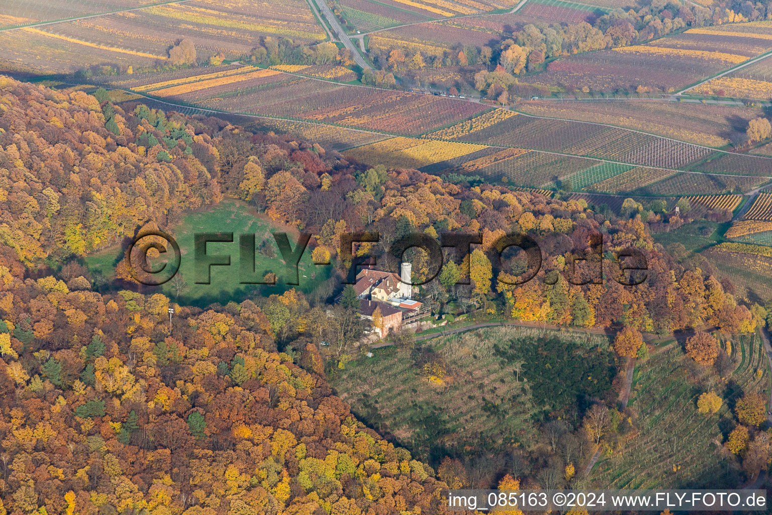 Vue aérienne de Ensemble de bâtiments du musée Slevogthof à Leinsweiler dans le département Rhénanie-Palatinat, Allemagne