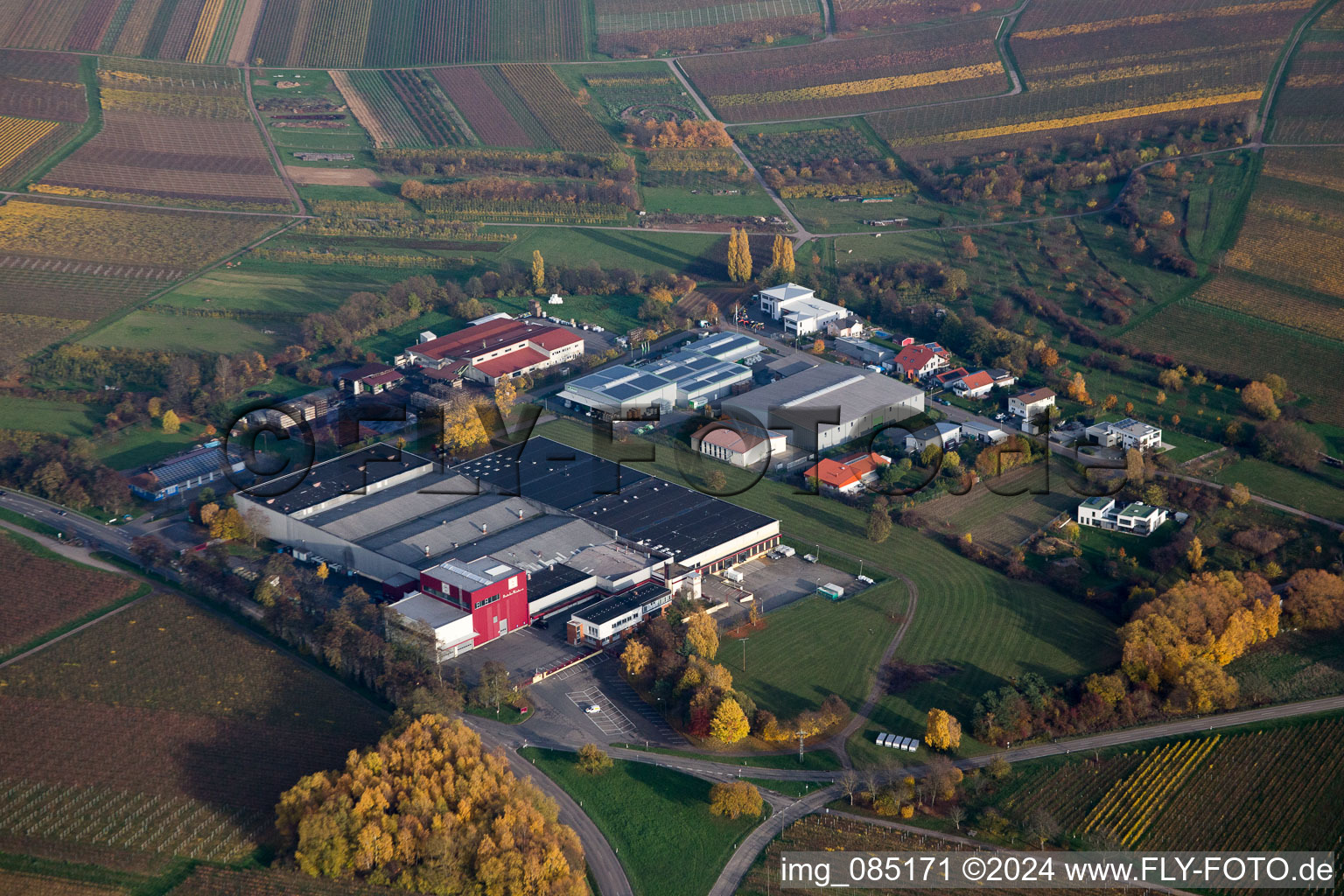 Vue aérienne de Grande cave Kleine Kalmit à Ilbesheim bei Landau in der Pfalz dans le département Rhénanie-Palatinat, Allemagne