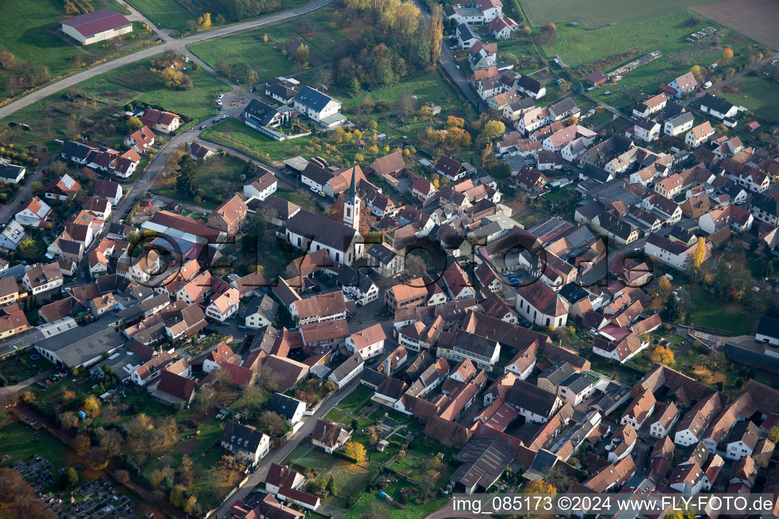 Vue aérienne de Göcklingen dans le département Rhénanie-Palatinat, Allemagne