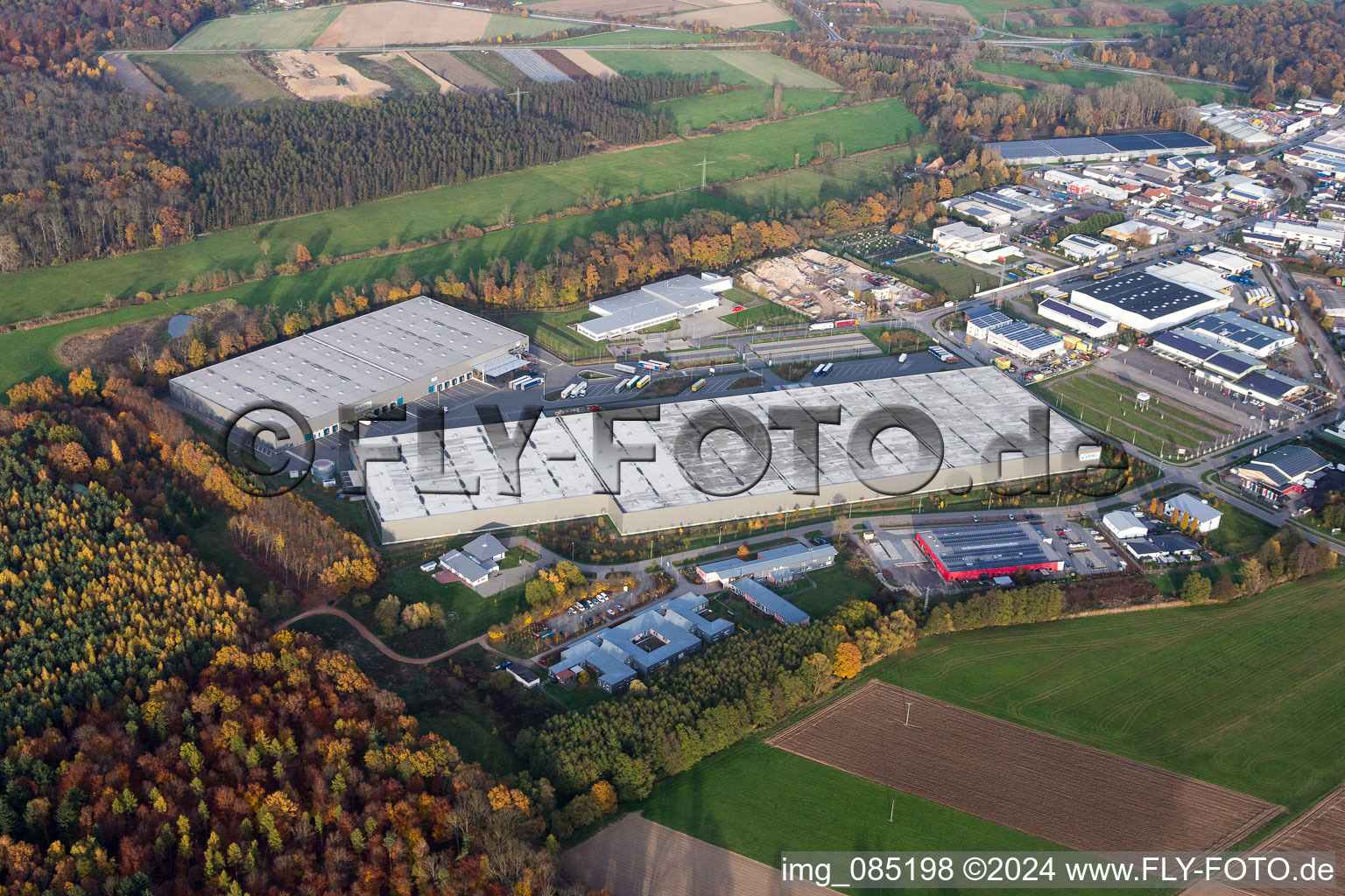 Vue aérienne de Zone industrielle et implantation d'entreprise à Horst avec Friedrich random GmbH & Co. KG Internationale Spedition à le quartier Minderslachen in Kandel dans le département Rhénanie-Palatinat, Allemagne