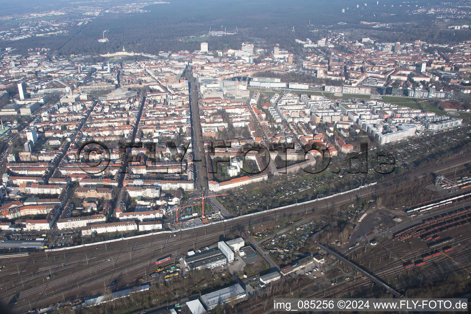 Vue d'oiseau de Quartier Oststadt in Karlsruhe dans le département Bade-Wurtemberg, Allemagne