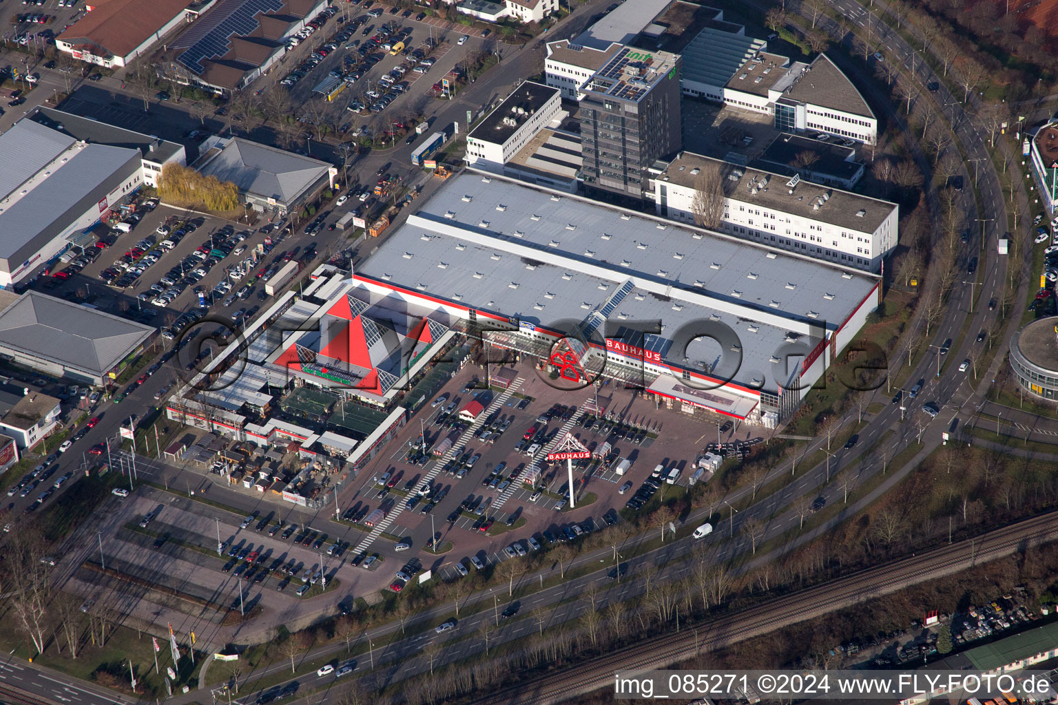 Quartier Rintheim in Karlsruhe dans le département Bade-Wurtemberg, Allemagne du point de vue du drone