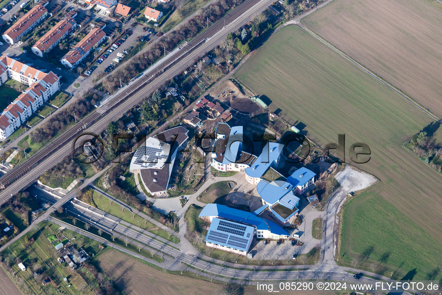 Vue aérienne de Waldstadt, école Waldorf à le quartier Hagsfeld in Karlsruhe dans le département Bade-Wurtemberg, Allemagne