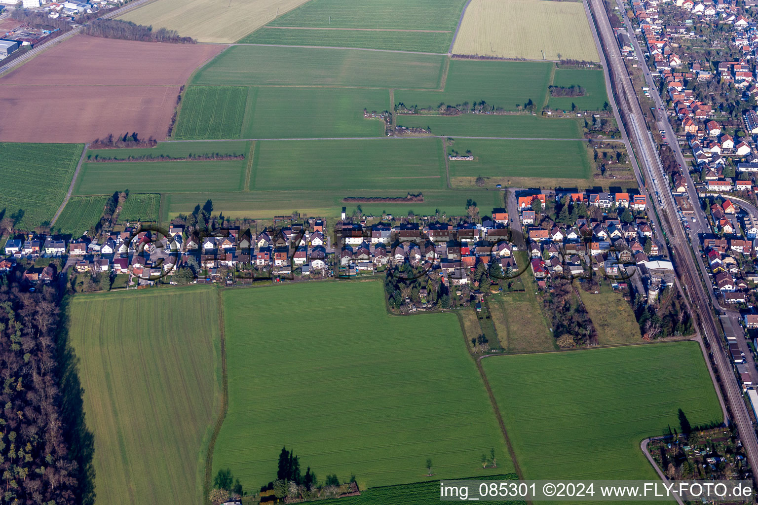 Vue aérienne de Quartier résidentiel d'un complexe d'immeubles sur la Eggensteiner Straße à le quartier Blankenloch in Stutensee dans le département Bade-Wurtemberg, Allemagne