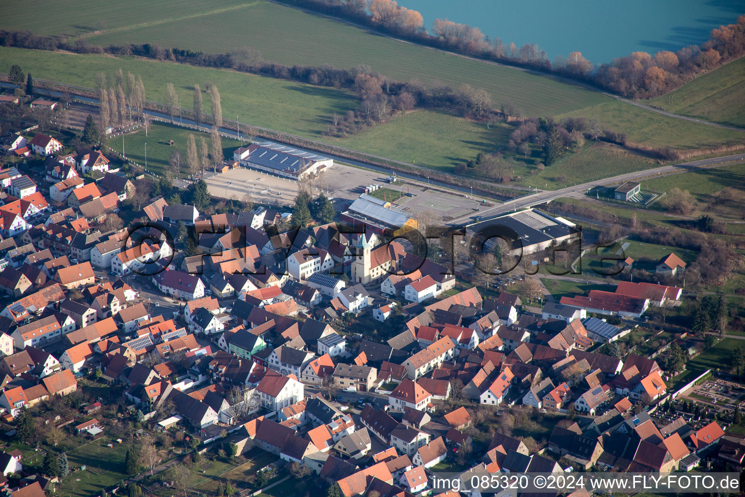 Vue aérienne de Spechahalle à le quartier Spöck in Stutensee dans le département Bade-Wurtemberg, Allemagne