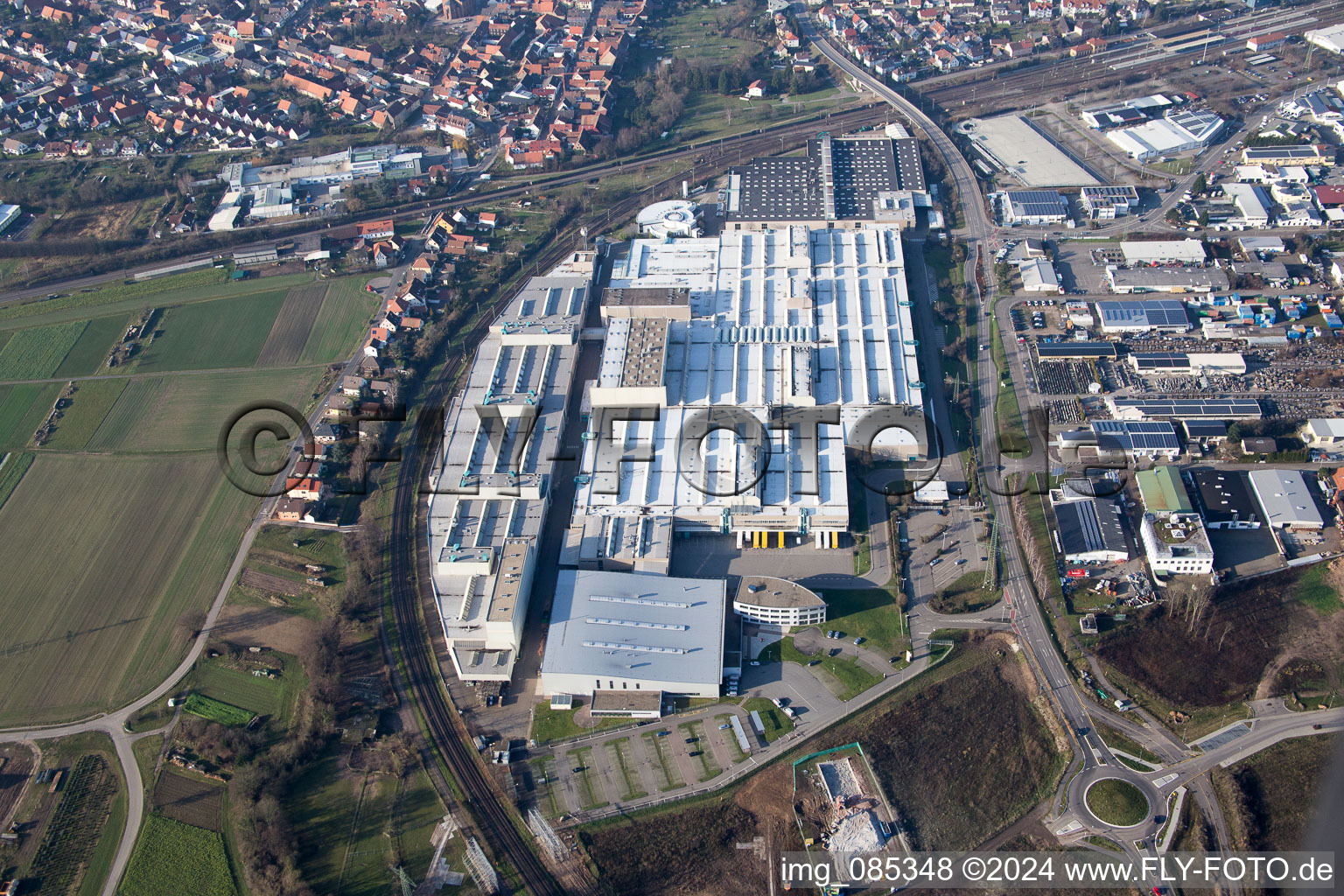 Vue aérienne de Site de l'usine SEW-EURODRIVE GmbH & Co KG à le quartier Graben in Graben-Neudorf dans le département Bade-Wurtemberg, Allemagne