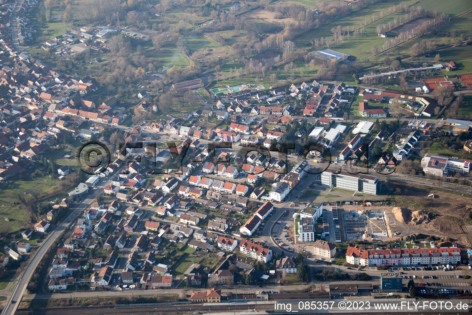 Vue aérienne de Anneau de gare à le quartier Graben in Graben-Neudorf dans le département Bade-Wurtemberg, Allemagne