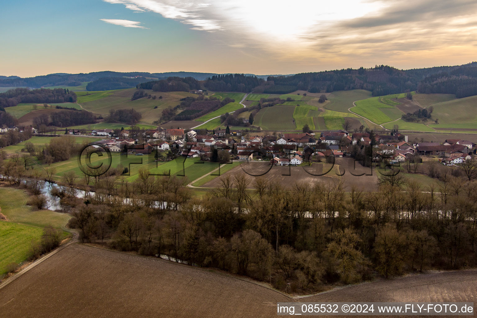 Vue aérienne de Quartier Schwaibach in Bad Birnbach dans le département Bavière, Allemagne