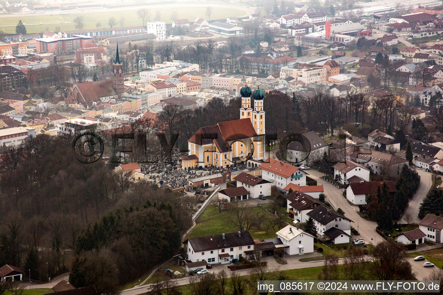 Vue aérienne de Église de pèlerinage du Gartlberg à Pfarrkirchen dans le département Bavière, Allemagne