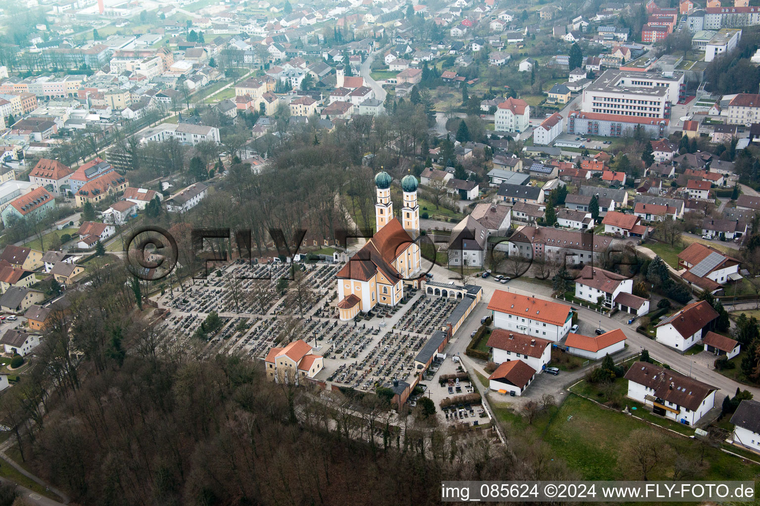 Église de pèlerinage du Gartlberg à Pfarrkirchen dans le département Bavière, Allemagne depuis l'avion