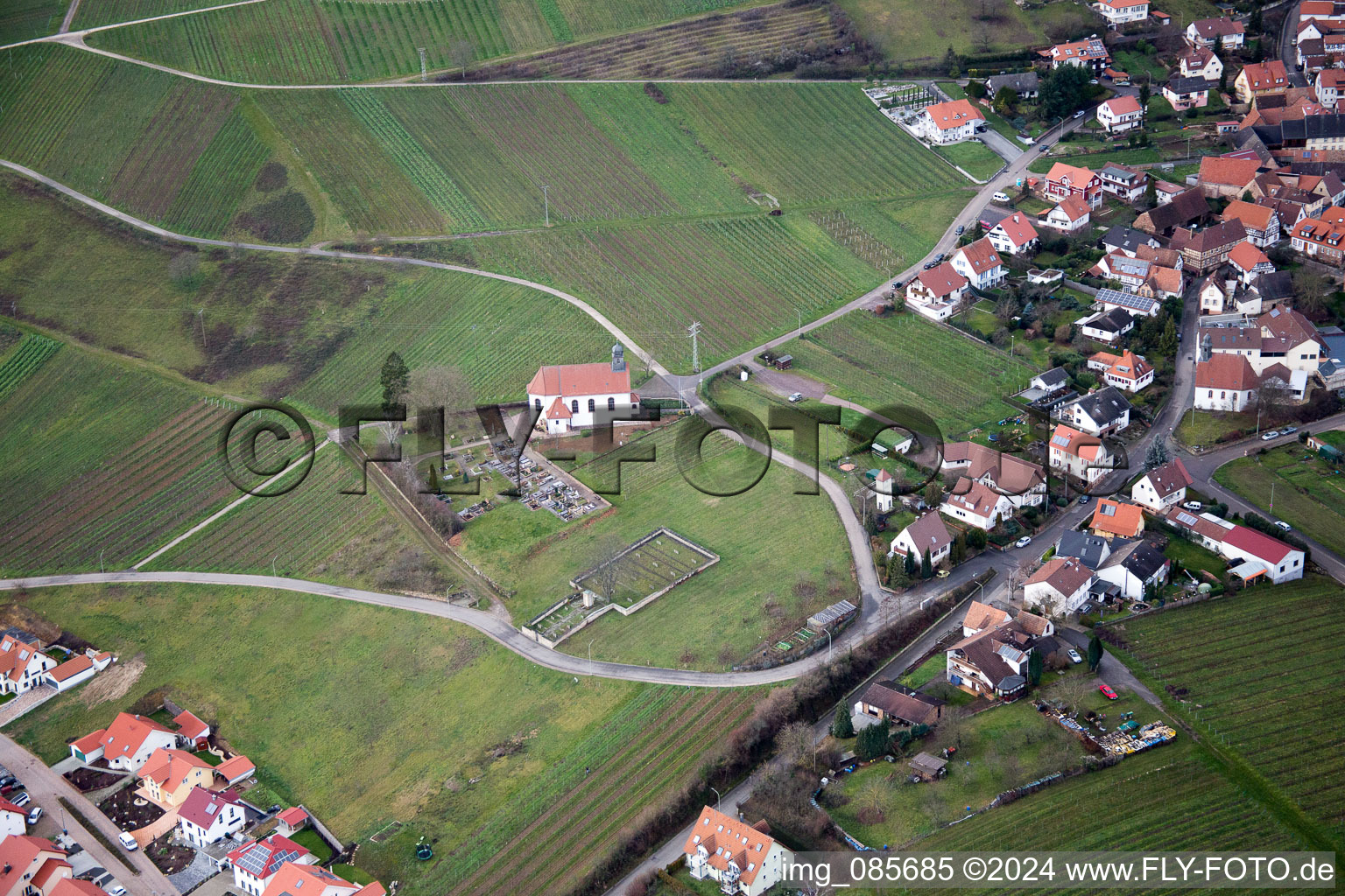 Vue aérienne de Chapelle Saint-Denys à le quartier Gleiszellen in Gleiszellen-Gleishorbach dans le département Rhénanie-Palatinat, Allemagne