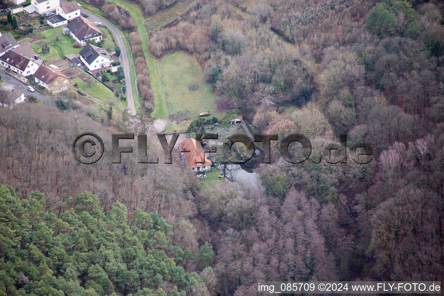 Vue oblique de Pleisweiler-Oberhofen dans le département Rhénanie-Palatinat, Allemagne