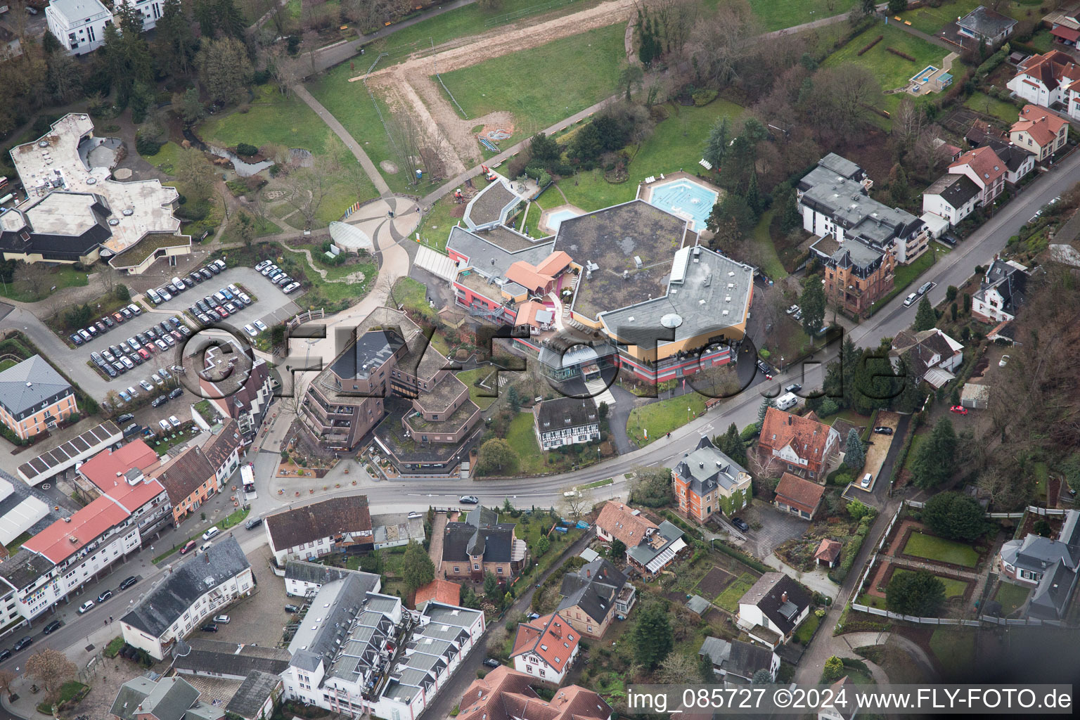 Bad Bergzabern dans le département Rhénanie-Palatinat, Allemagne du point de vue du drone