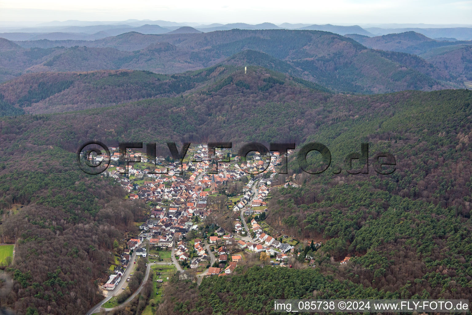 Vue aérienne de Dörrenbach dans le département Rhénanie-Palatinat, Allemagne