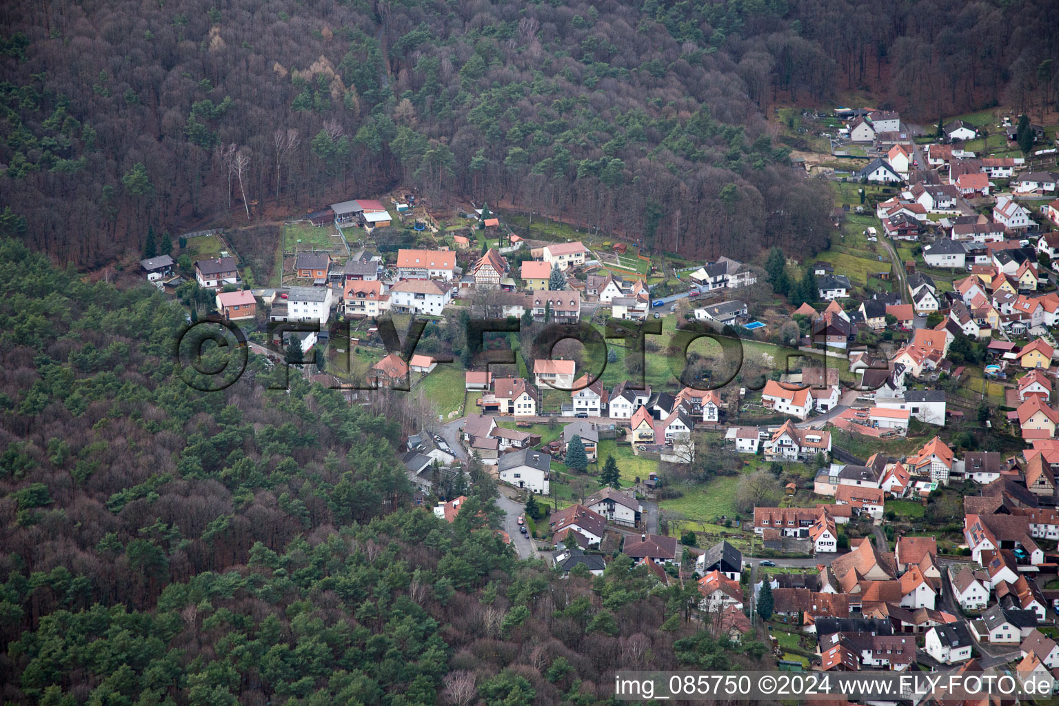 Dörrenbach dans le département Rhénanie-Palatinat, Allemagne du point de vue du drone