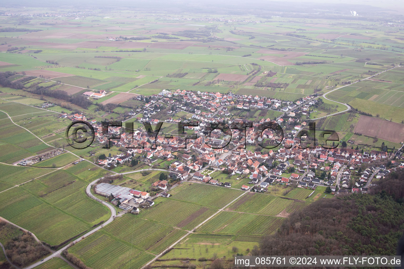 Enregistrement par drone de Oberotterbach dans le département Rhénanie-Palatinat, Allemagne