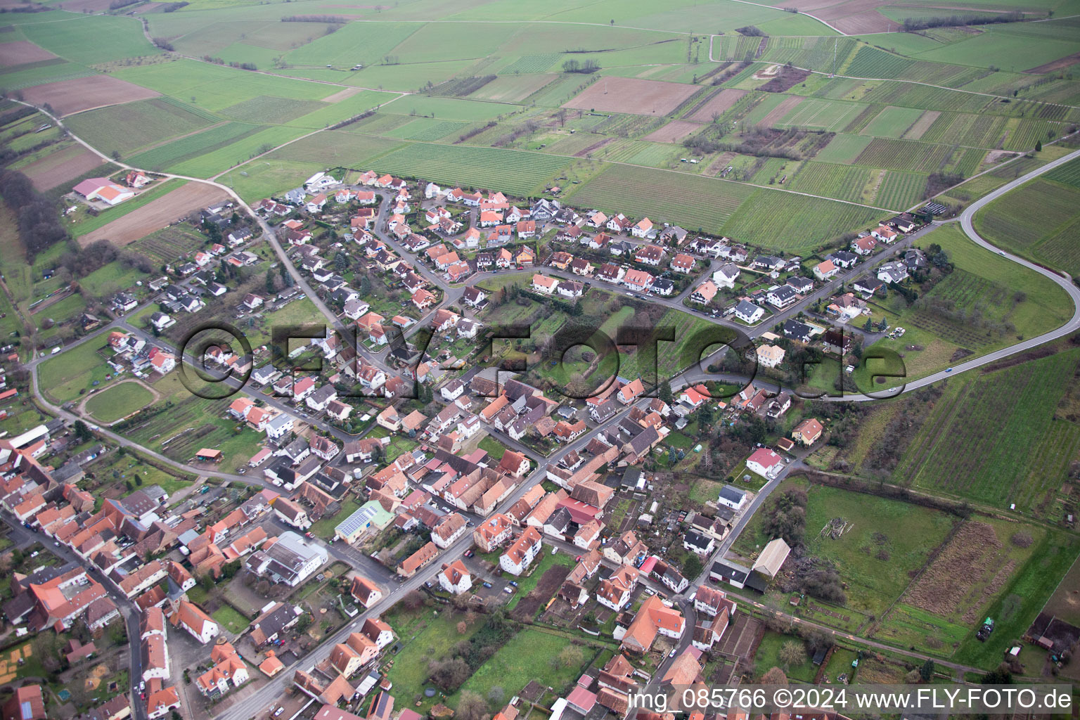 Oberotterbach dans le département Rhénanie-Palatinat, Allemagne d'un drone