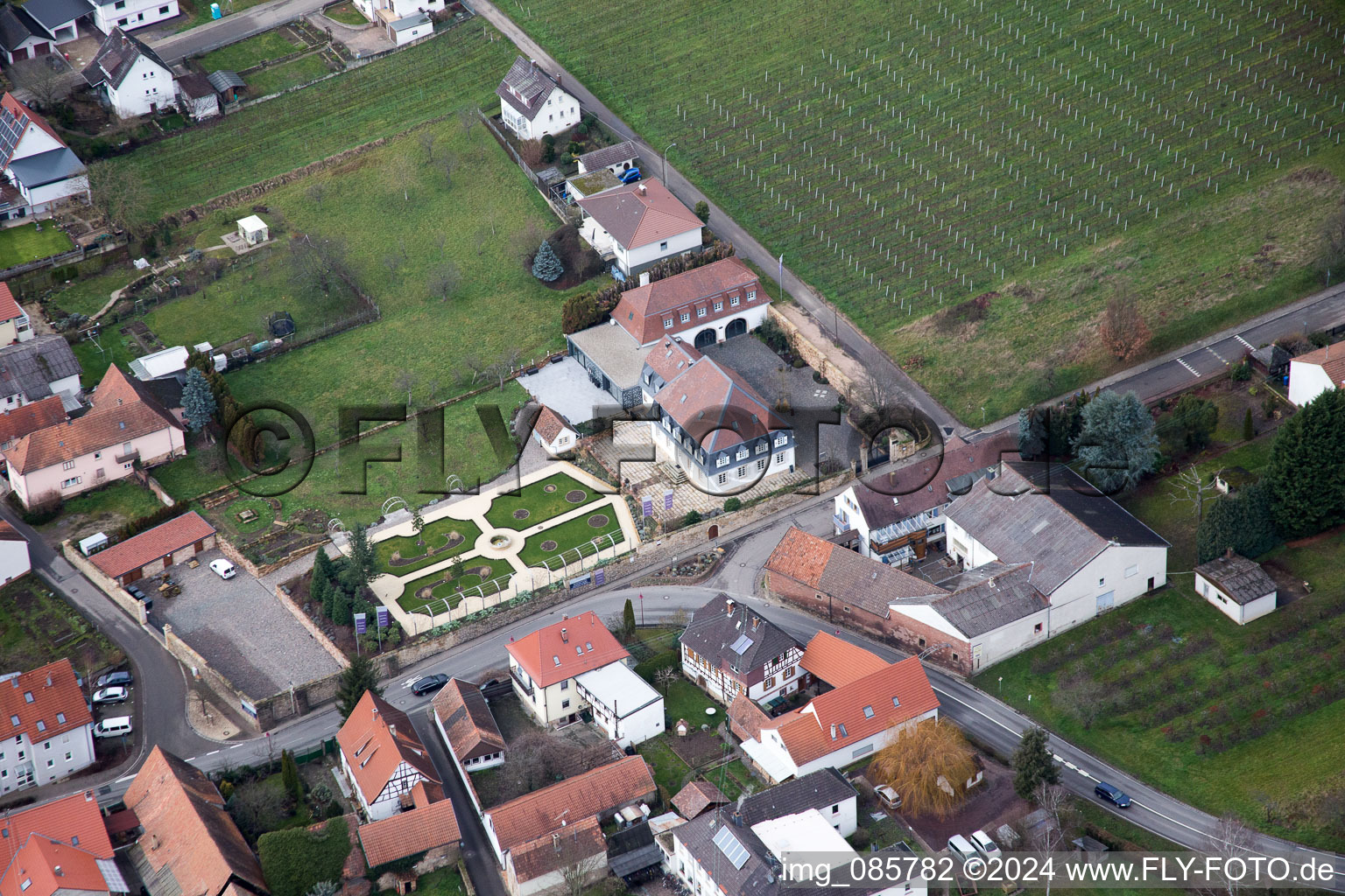 Oberotterbach dans le département Rhénanie-Palatinat, Allemagne du point de vue du drone